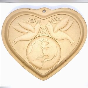 Pampered Chef Vintage Peace On Earth Cookie Mold
